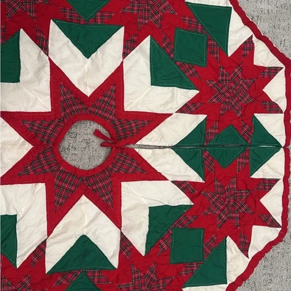 Quilted Christmas Tree Skirt - Picture 2 of 7